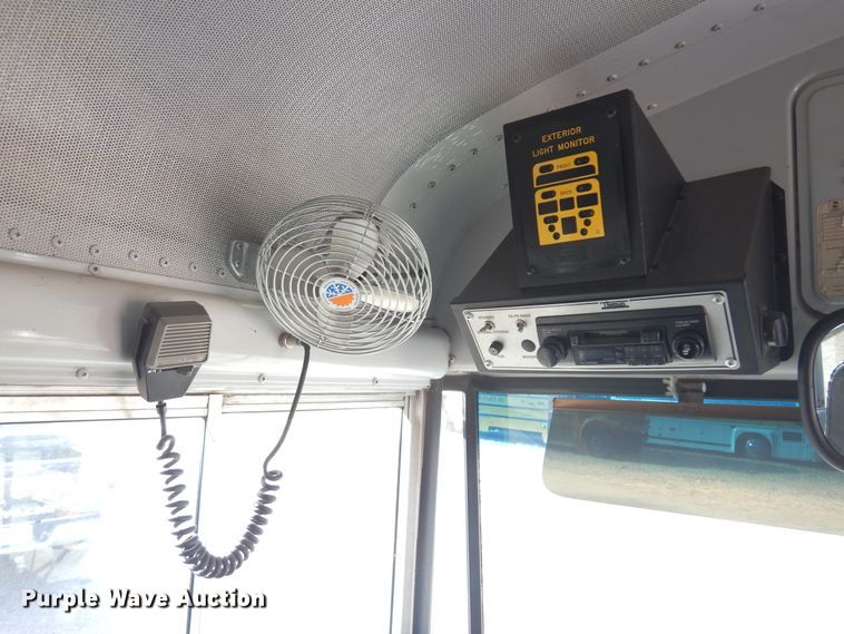 image for item JJ9848 1997 Thomas Built Saf-T-Liner MVP  school bus