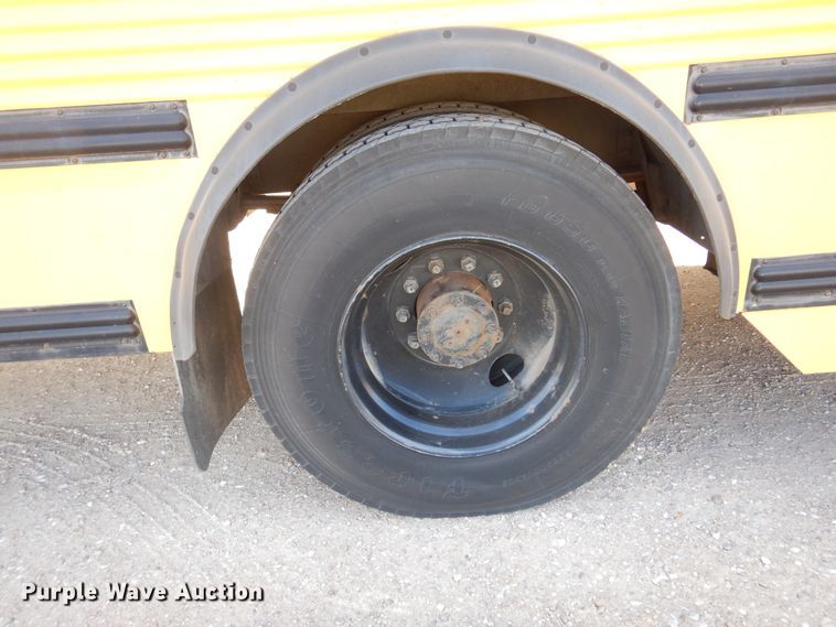 image for item JJ9848 1997 Thomas Built Saf-T-Liner MVP  school bus