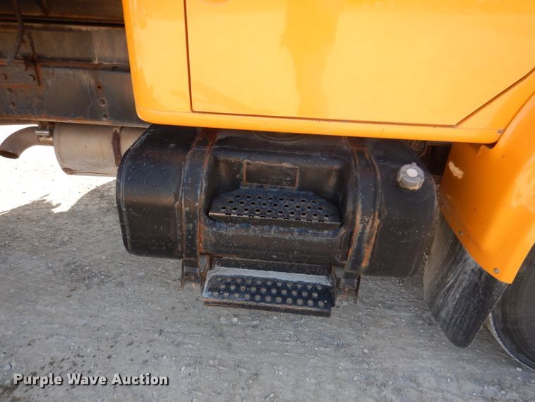 image for item JK9519 1998 International 4700  dump truck