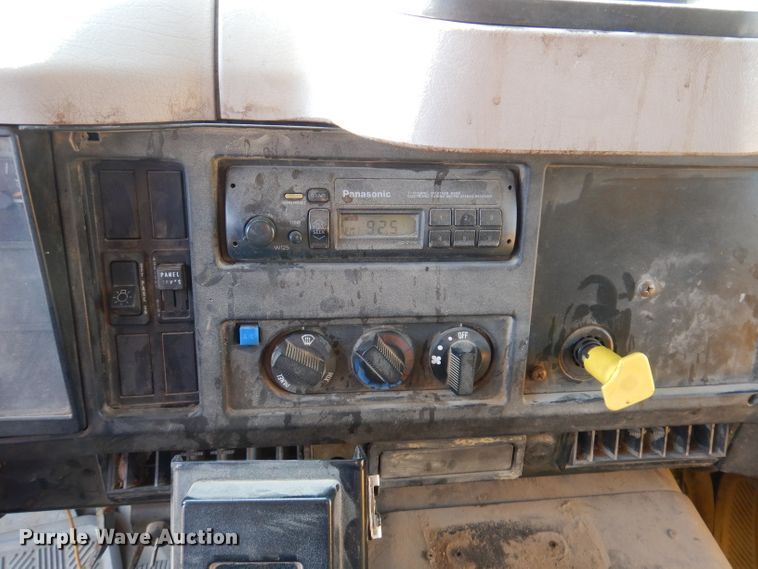 image for item JK9519 1998 International 4700  dump truck