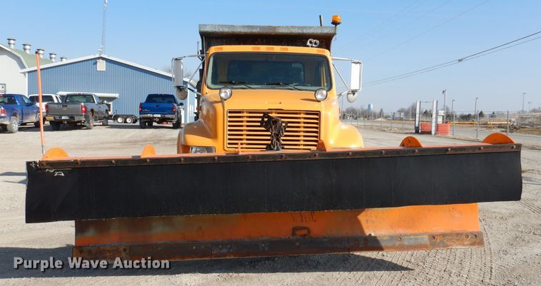 image for item JK9520 2000 International 4900  dump truck