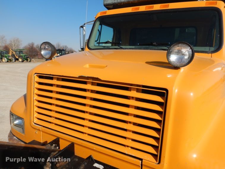 image for item JK9520 2000 International 4900  dump truck