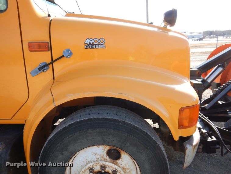 image for item JK9520 2000 International 4900  dump truck