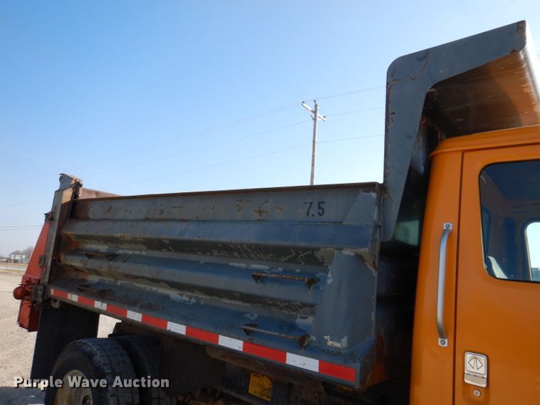 image for item JK9520 2000 International 4900  dump truck