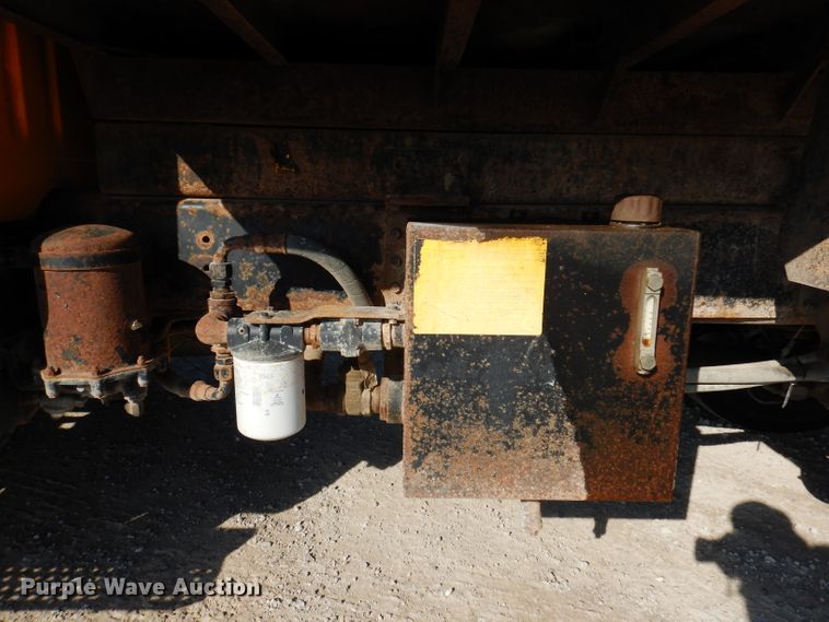 image for item JK9520 2000 International 4900  dump truck