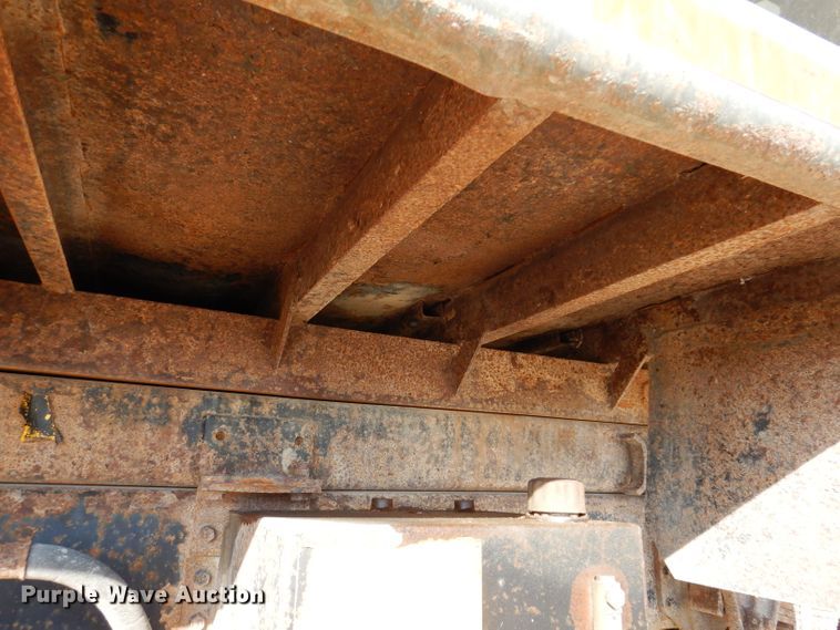 image for item JK9520 2000 International 4900  dump truck