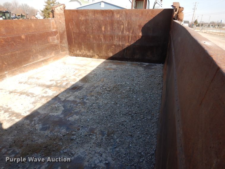 image for item JK9520 2000 International 4900  dump truck