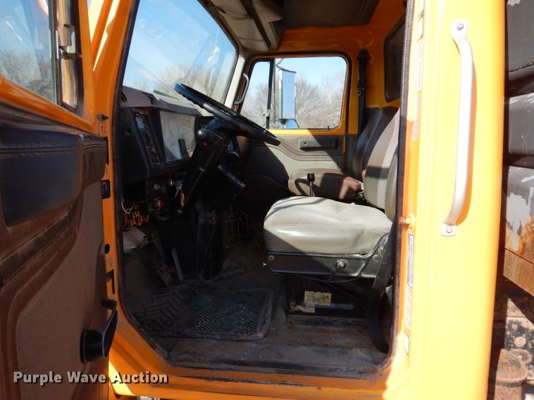 image for item JK9520 2000 International 4900  dump truck