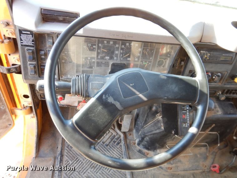 image for item JK9520 2000 International 4900  dump truck