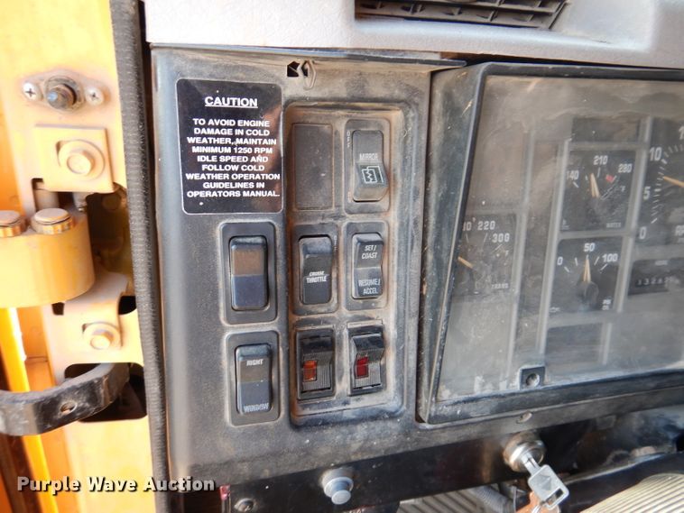 image for item JK9520 2000 International 4900  dump truck