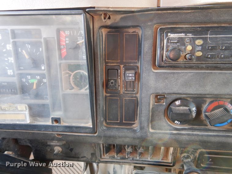 image for item JK9520 2000 International 4900  dump truck