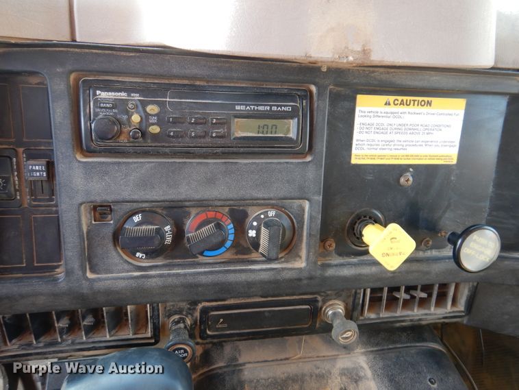 image for item JK9520 2000 International 4900  dump truck