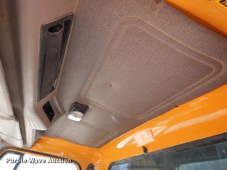 image for item JK9520 2000 International 4900  dump truck