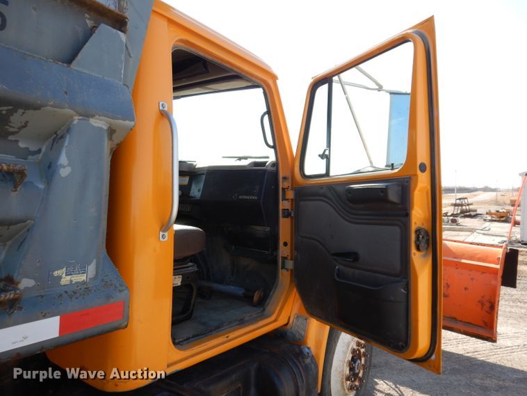 image for item JK9520 2000 International 4900  dump truck