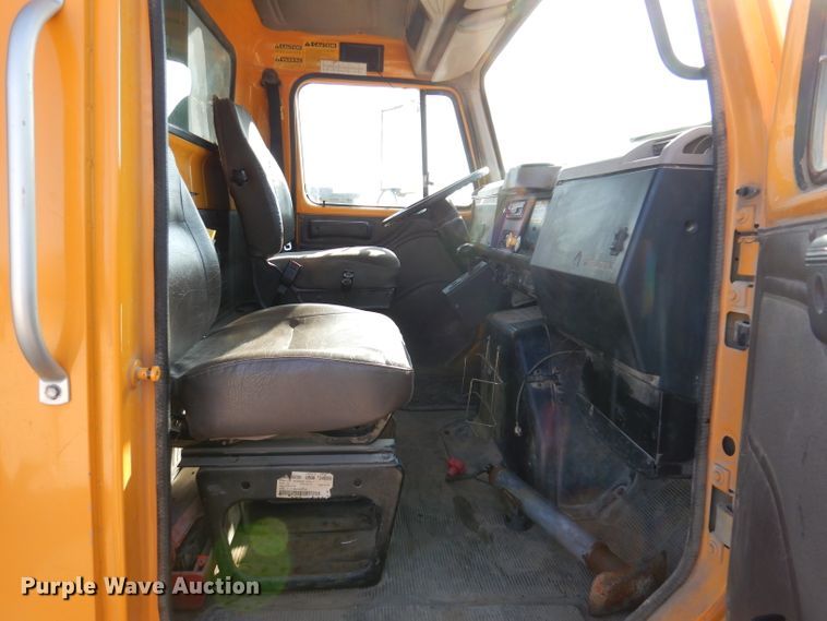 image for item JK9520 2000 International 4900  dump truck