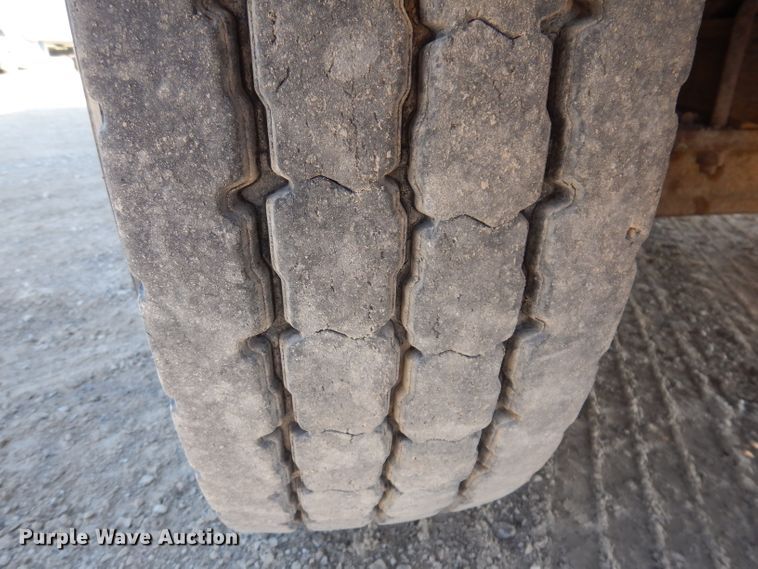 image for item JK9520 2000 International 4900  dump truck