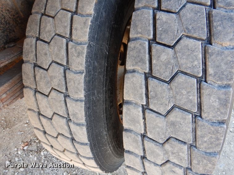 image for item JK9520 2000 International 4900  dump truck