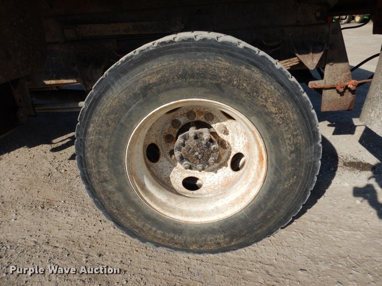 image for item JK9520 2000 International 4900  dump truck