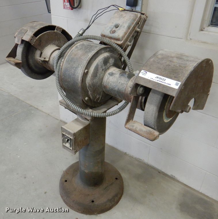 Hobart grinder in Dallas Center, IA Item JK9522 sold Purple Wave