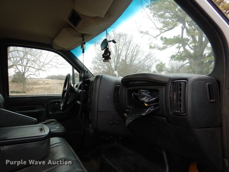 image for item JS9602 2009 GMC C5500  utility / service truck