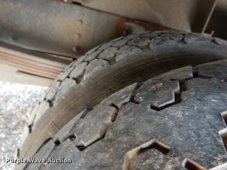 image for item JS9602 2009 GMC C5500  utility / service truck