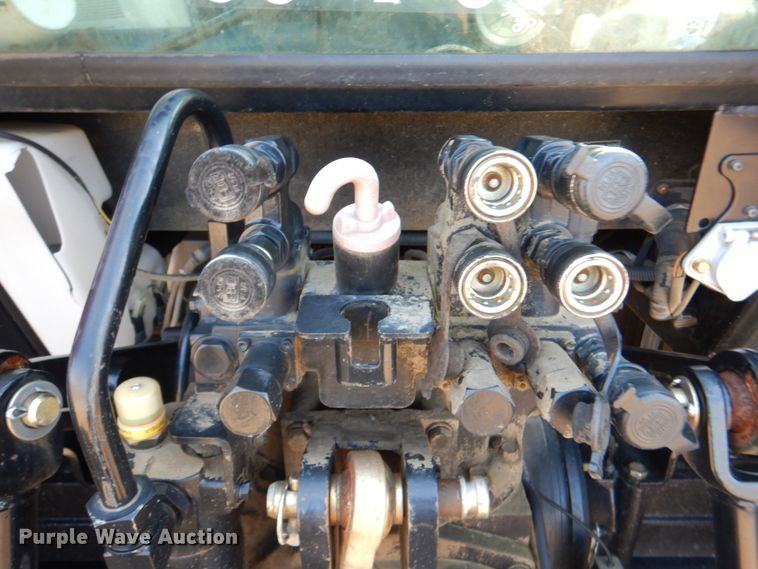 image for item JS9616 Mahindra mForce 105P  MFWD tractor