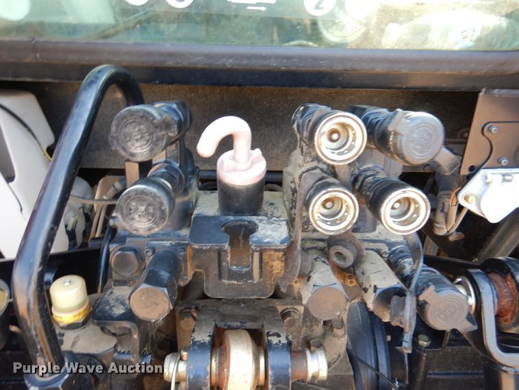 image for item JS9616 Mahindra mForce 105P  MFWD tractor