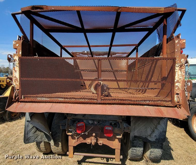 image for item JS9629 1992 International 4700  dump truck