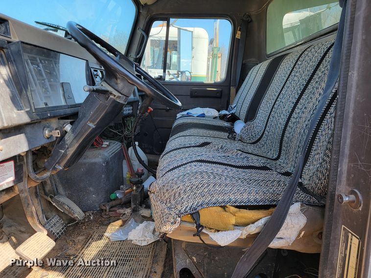 image for item JS9629 1992 International 4700  dump truck