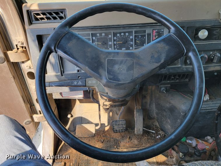 image for item JS9629 1992 International 4700  dump truck