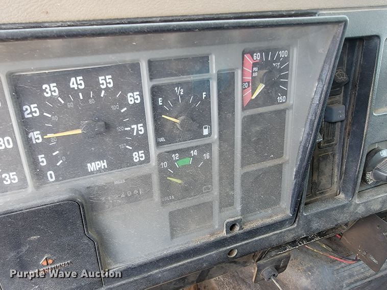 image for item JS9629 1992 International 4700  dump truck