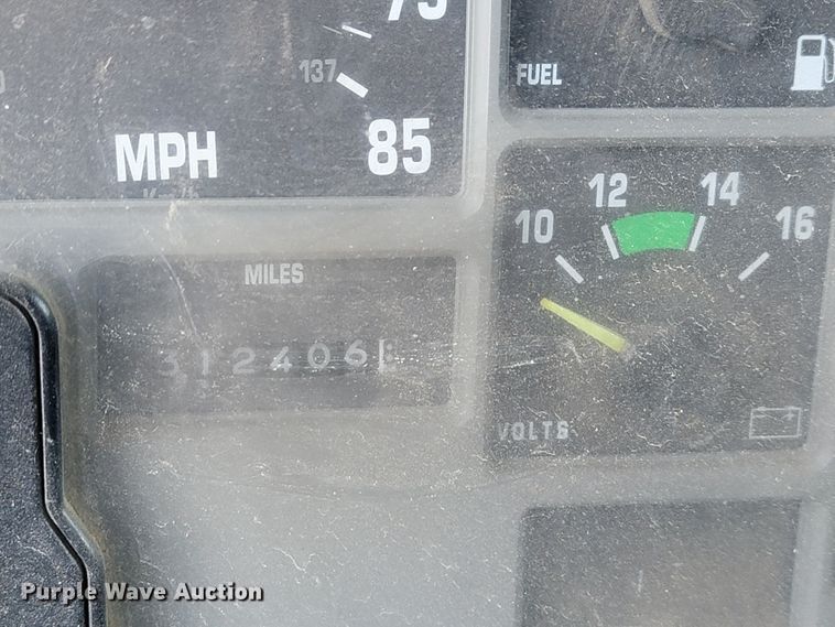 image for item JS9629 1992 International 4700  dump truck