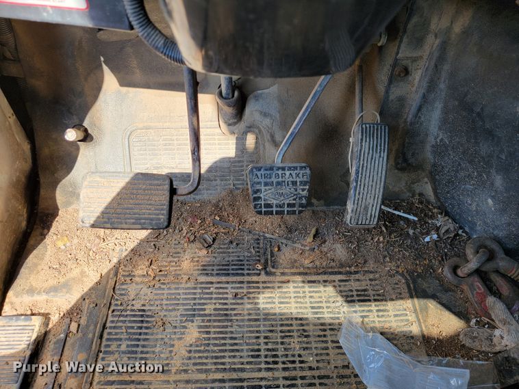 image for item JS9629 1992 International 4700  dump truck