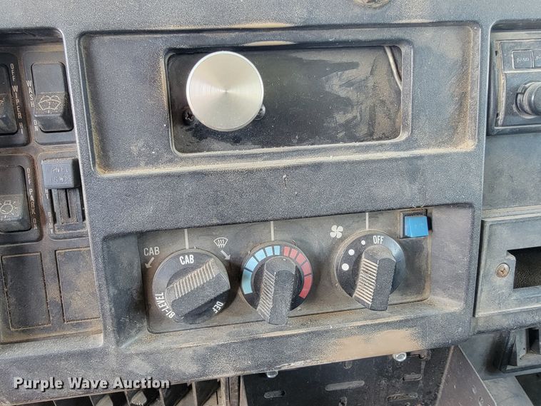 image for item JS9629 1992 International 4700  dump truck