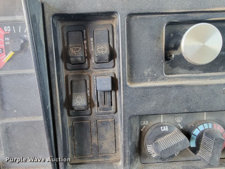 image for item JS9629 1992 International 4700  dump truck