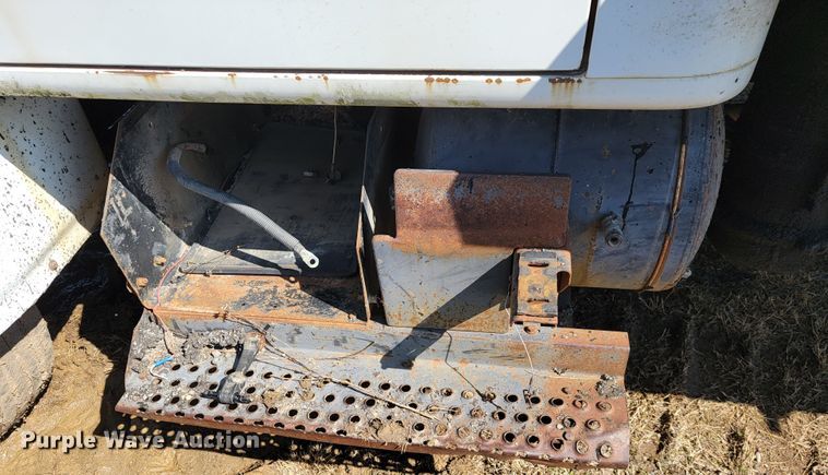 image for item JS9629 1992 International 4700  dump truck