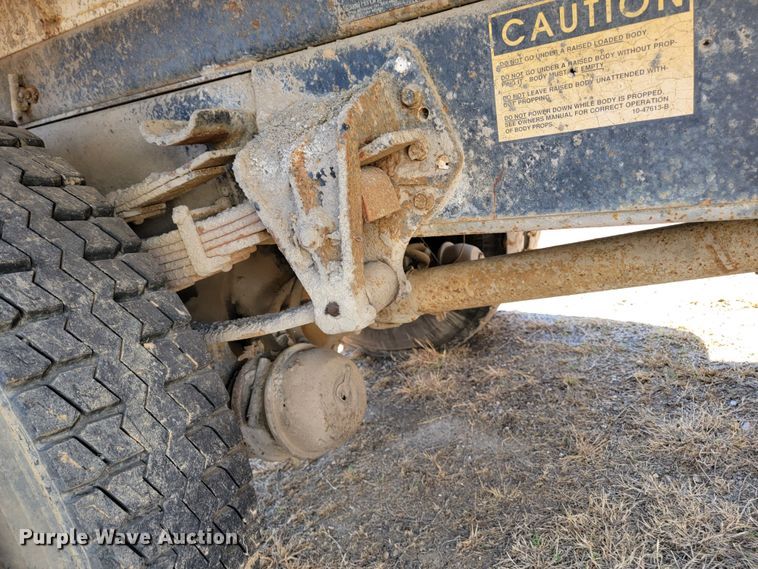 image for item JS9629 1992 International 4700  dump truck