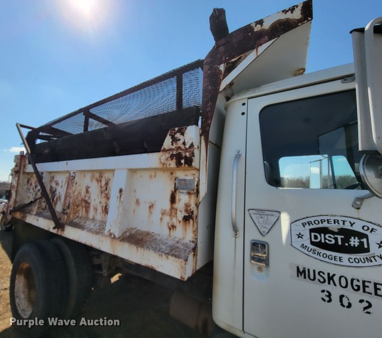 image for item JS9629 1992 International 4700  dump truck