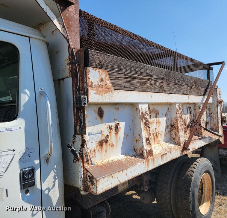 image for item JS9629 1992 International 4700  dump truck
