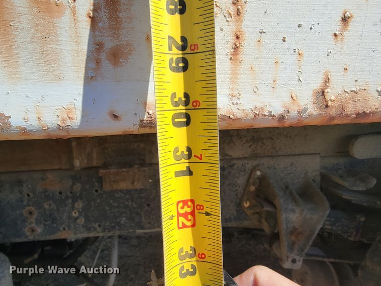 image for item JS9629 1992 International 4700  dump truck