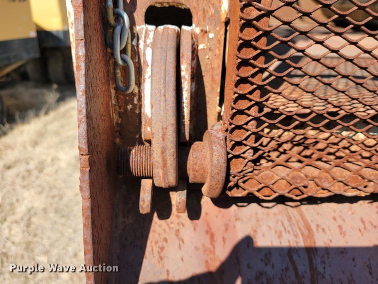 image for item JS9629 1992 International 4700  dump truck