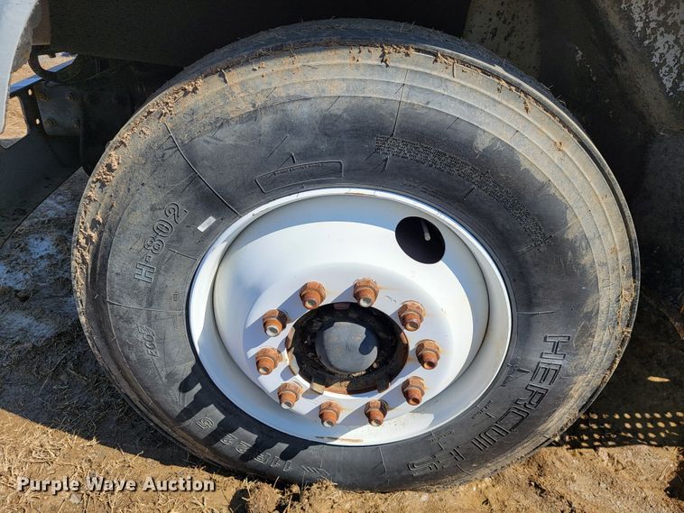 image for item JS9629 1992 International 4700  dump truck