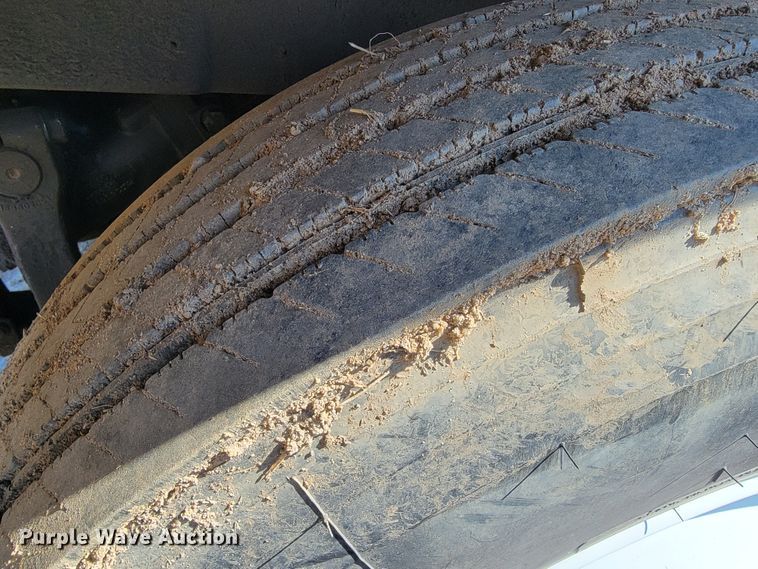 image for item JS9629 1992 International 4700  dump truck