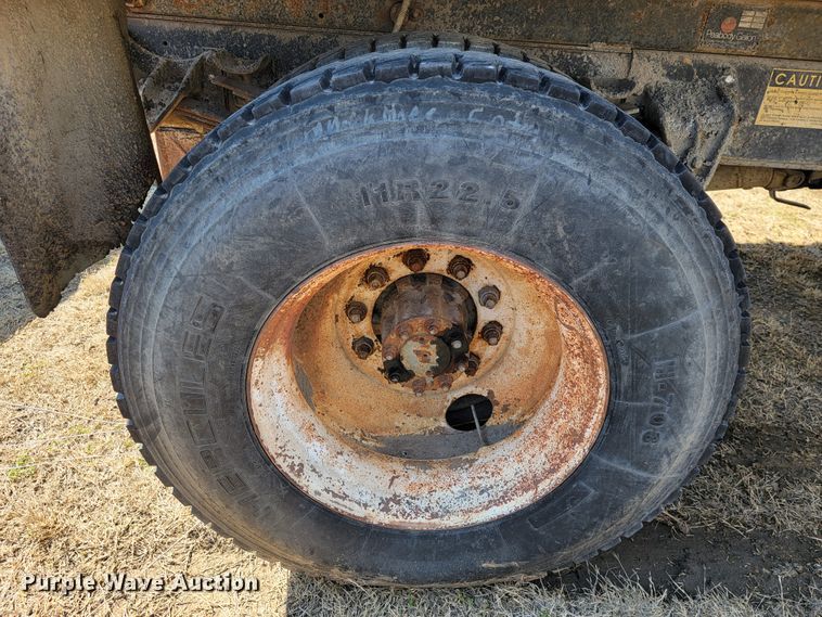 image for item JS9629 1992 International 4700  dump truck