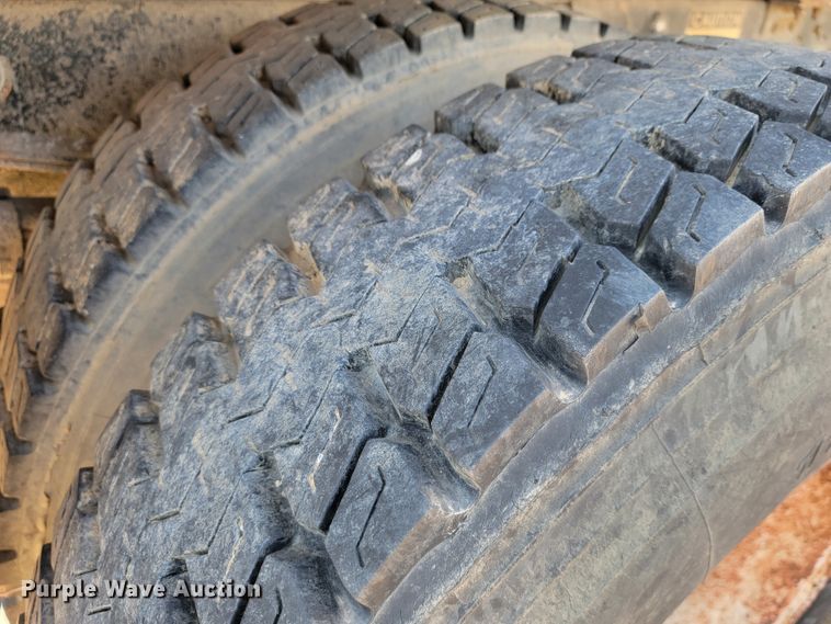 image for item JS9629 1992 International 4700  dump truck