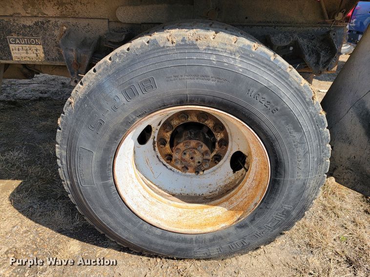 image for item JS9629 1992 International 4700  dump truck