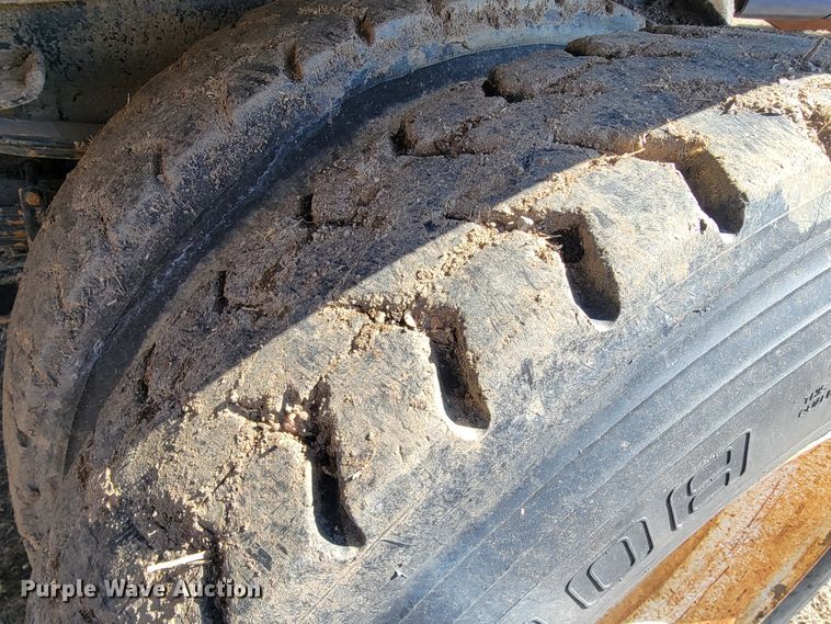 image for item JS9629 1992 International 4700  dump truck