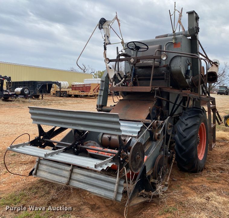 image for item KE9455 1959 Gleaner A  combine