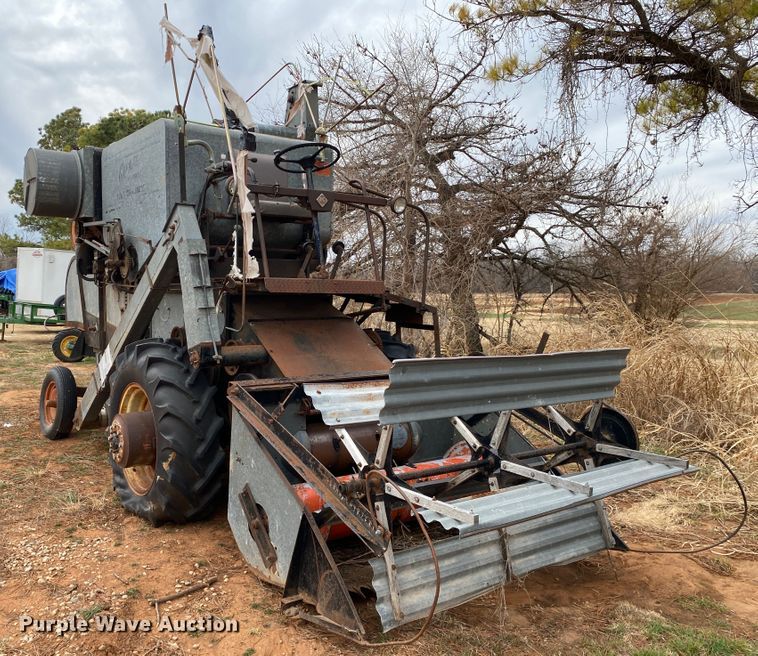 image for item KE9455 1959 Gleaner A  combine