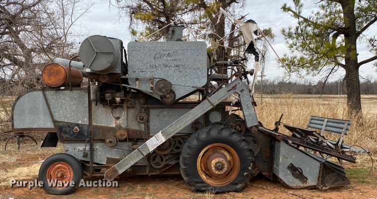 image for item KE9455 1959 Gleaner A  combine